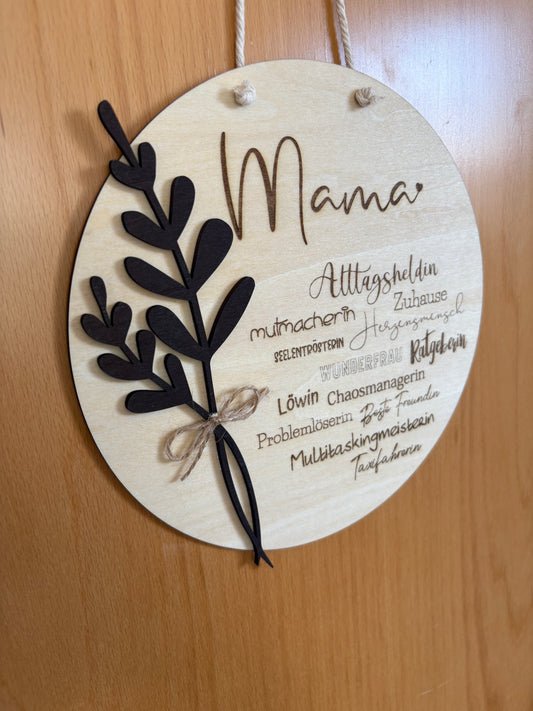 Holzschild “Mama” – Geschenk zum Muttertag, aus Lindenholz, 25 cm – handmade